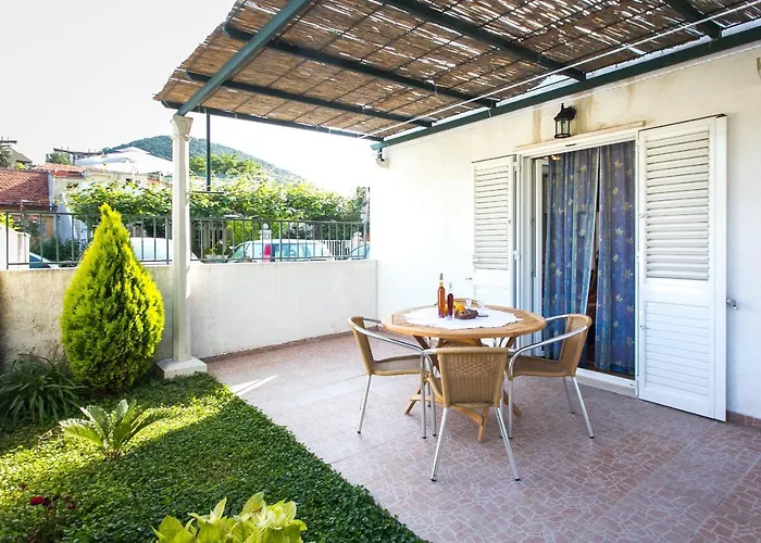 Apartments Miramare & Campara