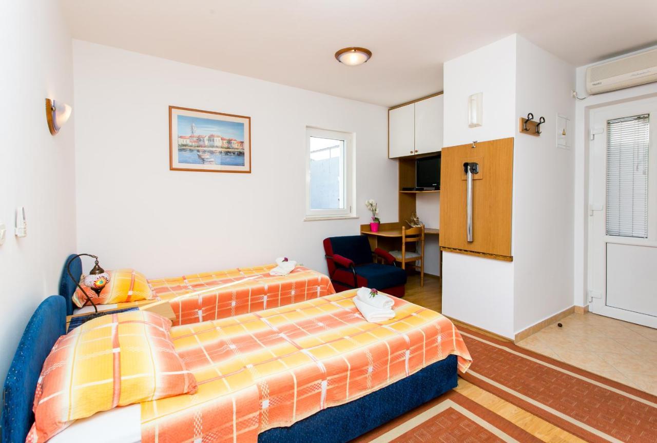 Apartment Miramare & Campara *